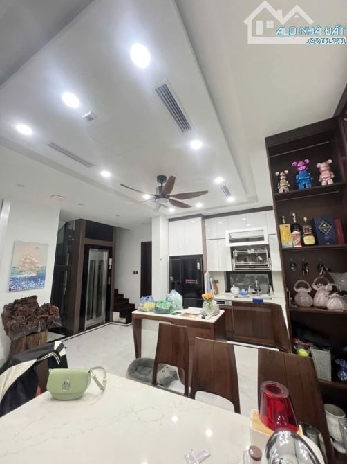 BÁN NHÀ LẠC TRUNG, HAI BÀ TRƯNG, PHÂN LÔ NGÕ 61, VỈA HÈ ÔTÔ TRÁNH, 90M2X5T - MT 8M. - 4