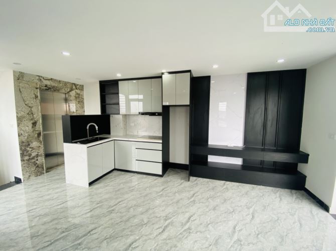 BÁT KHỐI BÁN NHÀ 6 TẦNG.  32M .THANG MÁY. MT 4. NHỈNH 7.TỶ - 4