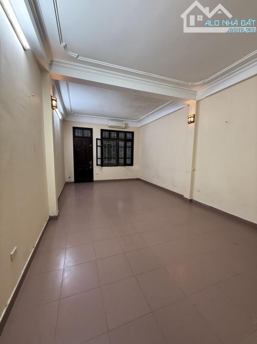 Nhà cuối ngõ 58 phố Nguyễn Khánh Toàn, Dt 115m²xây dựng nhà 80m² x 5 tầng mặt tiền 4.5m - 5