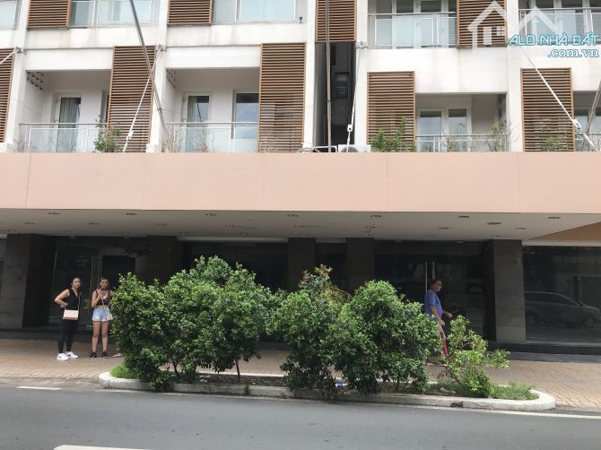 CHO THUÊ TOÀ K.SẠN 100P- MT LÊ THÁNH TÔN, P BẾN NGHÉ,Q1- DT: 25X25- 9 TẦNG- 2,6 TỶ/TH - 6