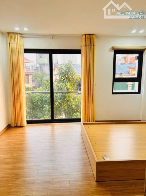 Cho thuê nhà ngõ 206 Cổ Linh Long Biên 9 triệu, 34m, 5 tầng ,3PN, full NT, Ô TÔ - 7