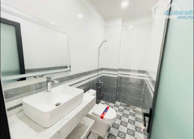 Bán Nhà MT, Căn Góc-Xe Hơi Ngủ Nhà-60m2-Ngang 4,1m-4 tầng-Ngay TT Phường 5-Quận 8-Nhỉnh 8 - 9