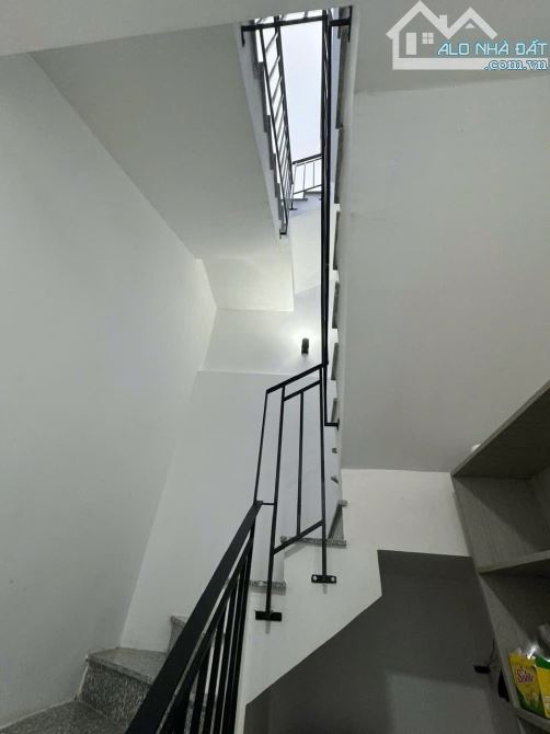 Bán nhà mặt đường Hoàng Văn Thụ 50m2 ngang5.24m giá 7.5tỷ