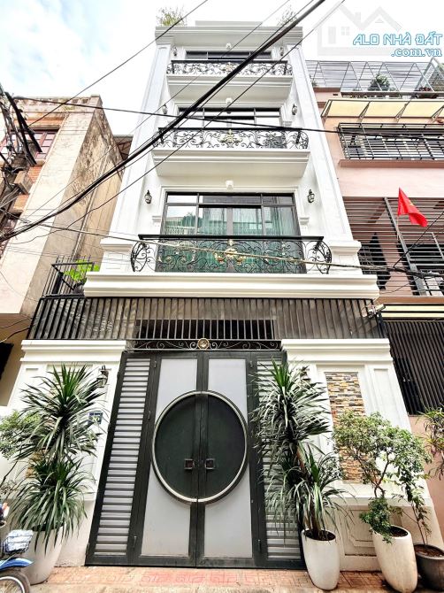 Nhà mới siêu đẹp Giải phóng Thanh Xuân Sổ vuông 57m, 5 tầng MT5m6 Giá 24 tỷ Ngõ ô tô tránh