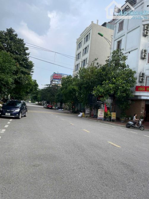 Bán đất . Phạm Ngũ Lão . Khả Lễ . dt 81m . mt 4,5m . hướng ĐB . giá 12 tỷ