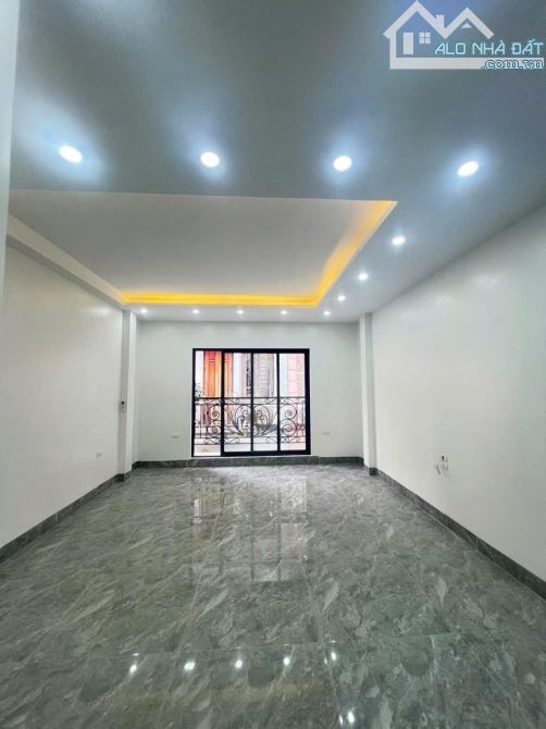 VĂN HỘI 5.x TỶ, 5 TẦNG MỚI TINH, NỘI THẤT TẶNG, SỔ VUÔNG