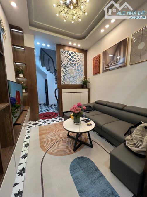 Hiếm - Bán nhà đẹp mới xây 5 tầng x 30m2, full nội thất, gần phố lớn