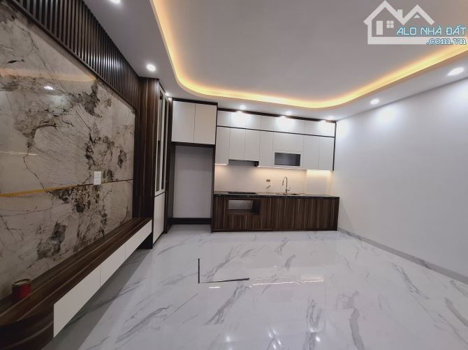 Bằng Liệt DT 38M  4.5 TẦNG MT 5M GIÁ  5.85 tỷ