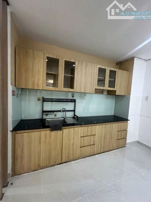 Cho thuê Cao Ốc Đặng Văn Ngữ , 2PN , 2WC , nội thất cơ bản ,Giá : 13 triệu / tháng