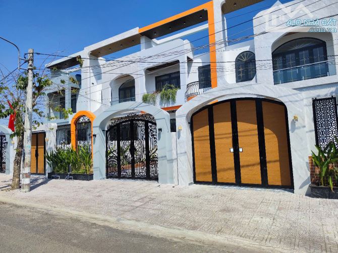 Bán gấp nhà 2 tầng 150m2 hẻm 6m đường thông cách 835B 500m tiện ở và kinh doanh