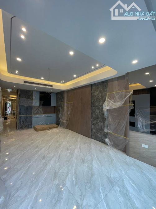 Bán nhà 5T THANG MÁY, Bồ Đề, Long Biên, 60m2, GARA- Ô TÔ vào nhà, 16.3 tỷ