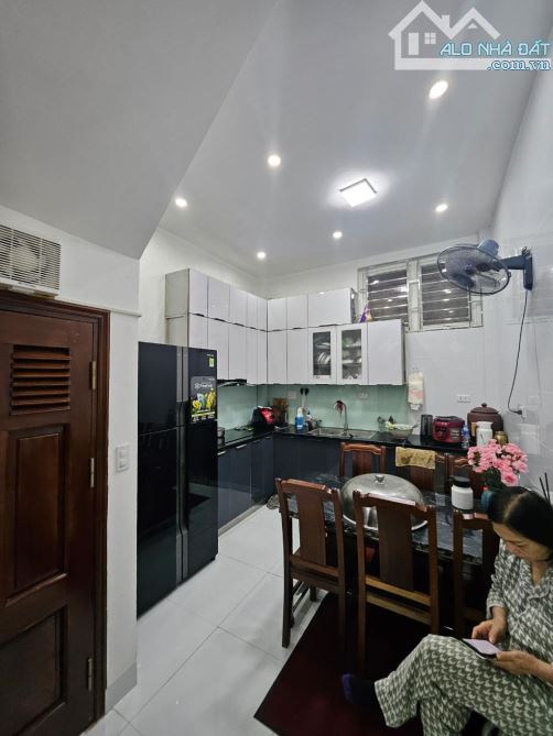 Bán Nhà Quan Hoa - Cầu Giấy, Gần Ô tô , 37m2, 4 tầng, 8,7 Tỷ