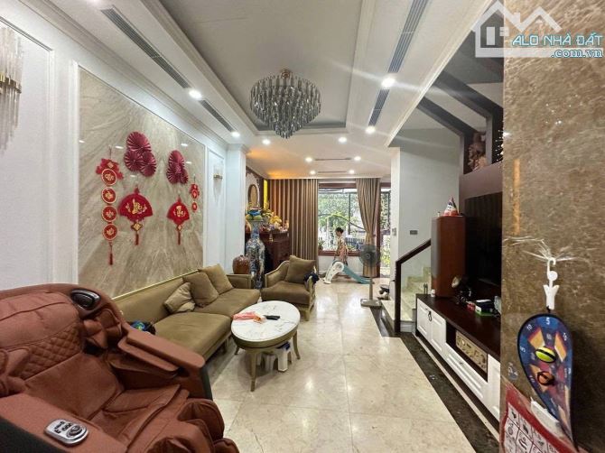 Bán nhà liền kề đường Hạ Đình, Thanh Xuân,nội thất cực xin,không gian khép kín, yên tĩnh.