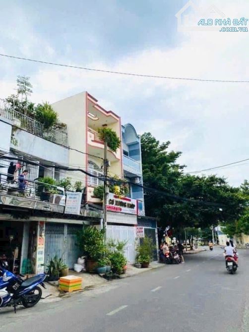 Bán Đất TẶNG Nhà MT đường số 9 P 16. DT: 4x20 cn 80 m2. Nhà 2 Lầu Gía chỉ 8 tỷ Tl.