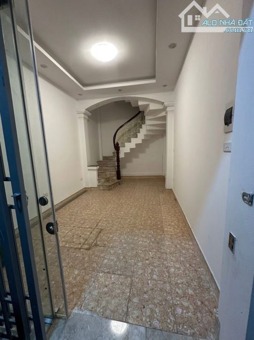 Bán nhà phố Hương Viên, HBT  25m-5 tầng-5,8 tỷ   Ngõ nông , gần phố   Giao thông thuận ti