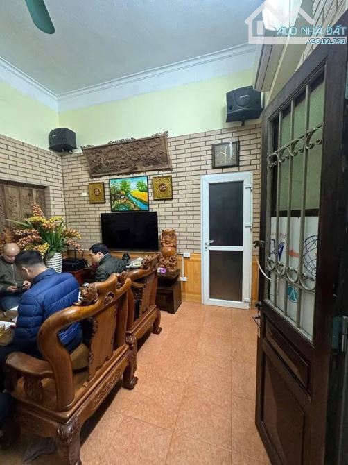 Phố Đào Tấn Ba Đình Nhà 3 Tầng DT 100m Sổ Đỏ 13.9 tỷ