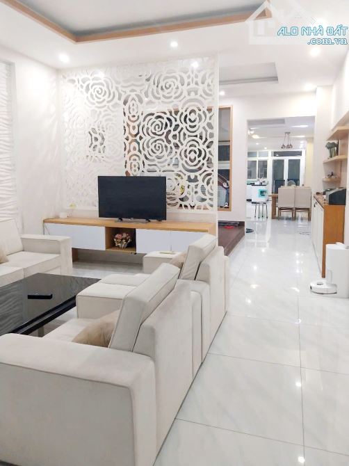 Bán GẤP Biệt Thự TÂM Huyết 5x33m Mặt Tiền Đường Trung Mỹ Tây 4, Hóc Môn Giá 9.6 tỷ