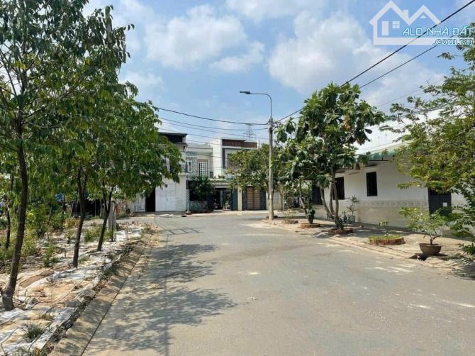 Ra gấp Lô Góc 252m² giá 2 tỷ 650 cạnh bên đường 25B cách cổng chính Sân Bay Long Thành 3km