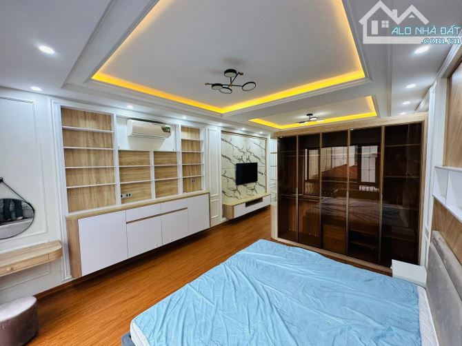 Phân lô ô tô tránh ngõ thông 6 T thang máy Hoàng Quốc Việt 55m2 giá 25tỷ79