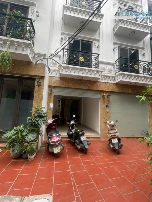 Nhà phố Việt Hưng 38m x 5 tầng - 5,9 tỷ vị trí đẹp