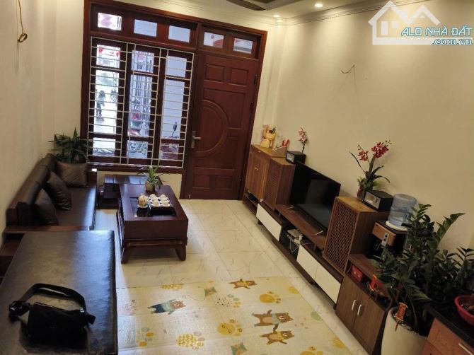 Nhà ngõ nông phố Phúc Lợi 30m x 5 tầng SDCC - 5 tỷ