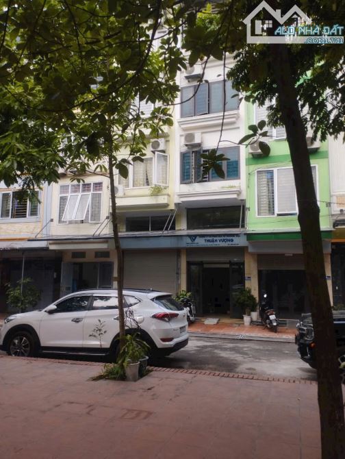 Bán lô đất đẹp view vườn hoa rộng 500m2 Tu Hoàng, diện tích 43m2. ở hoặc kinh doanh