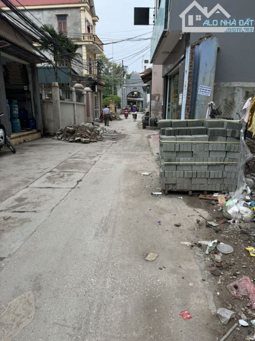 Chủ gửi em bán lô đất gần chợ Canh, mặt đường kinh doanh, ô tô vào đất, diện tích 185.6m2