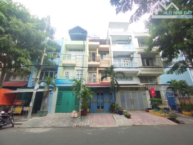 Đối diện công viên khổng lồ!! MT đường số 20-Bình Phú 1 Quận 6 (4x19m) 4 tầng chỉ 13.5 tỷ - 2