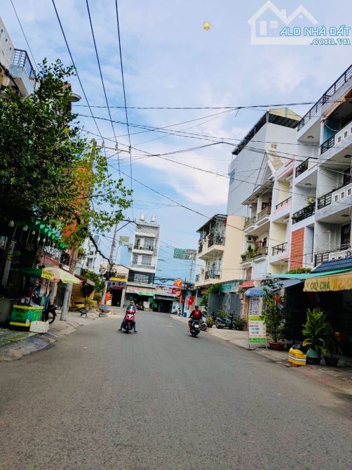 Bán nhà Huỳnh Văn Nghệ, Gò Vấp, 5 phòng ngủ, ngang 4,5m, hẻm ô tô, giá  9 tỷ +