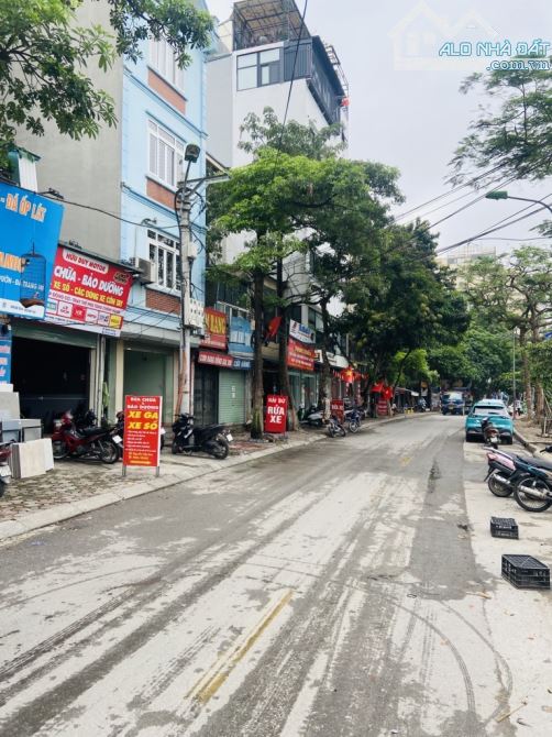 BÁN NHÀ MẶT PHỐ NGUYỄN ĐÌNH HOÀN - VỈA HÈ RỘNG - KINH DOANH - XÂY BUILDING -TƯƠNG LAI NGON
