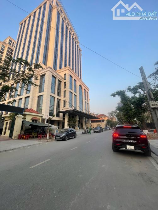 Bán nhà 4 tầng mặt đường Trần quang khải, điểm đẹp