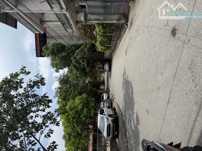 Bán đất giá tốt, ô tô thông, Thạch Bàn 94m2, mặt tiền 6m, nở hậu, giá nhỉnh 12 tỷ.