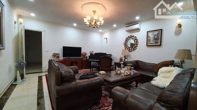 Tây Kết, Phân lô Hoàn Kiếm, Gara, Ô chờ TM, KD đỉnh. 72m2x4t, MT 5.6m. Chỉ 24.5 tỷ!