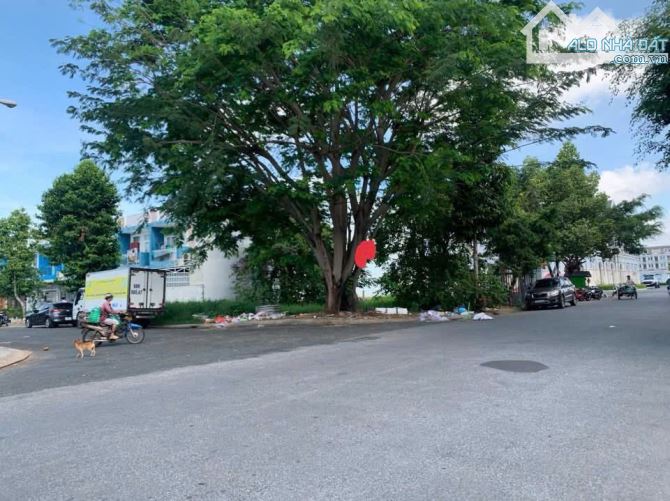BÁN LÔ GÓC KĐT PHÚ CƯỜNG. KẾ CHUNG CƯ SOPHIA KIÊN GIANG