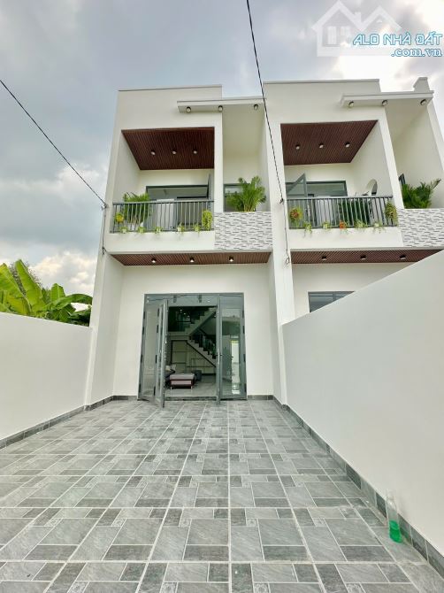 Chỉ 600tr Nhận Ngay Nhà 1 Trệt 1 Lầu Sân Xe Hơi Sổ Riêng Thổ Cư, Gần Trạm Thu Phí Bửu Long