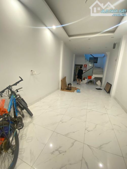 Cần bán gấp siêu phẩm phân lô Đông Thắng 38 m2, 5T, lô góc, ô tô