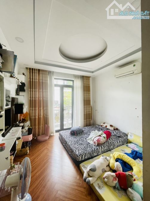 BÁN MẶT TIỀN KINH DOANH, THỦ KHOA HUÂN CHỢ VẢI, TÂN BÌNH, 3.8X17M, 4 TẦNG, 21,5 TỶ.