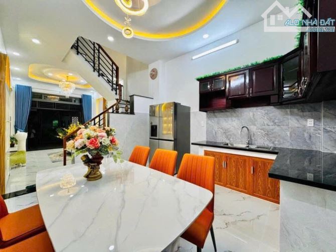 Tôi đi định cư Canada cần bán nhanh nhà mt Đ. Lý Văn phức ,Tân định ,Q1 ,80m2 /4tỷ280tr - 10