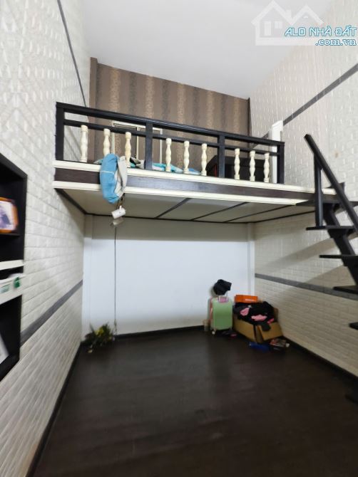 "Bán nhà hẻm đường 2 tháng 4, Vạn Thắng, cách chợ đầm 400 mét,  trung tâm Nha Trang.    - - 1