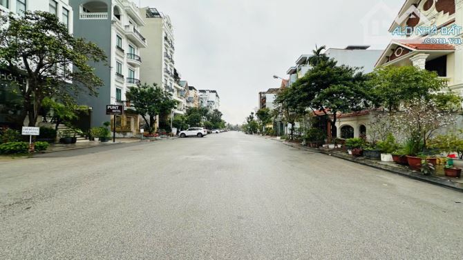 Bán đất khu phân lô Lê Hồng Phong - Diện tích : 200m2 - Mặt tiền : 10m - 1