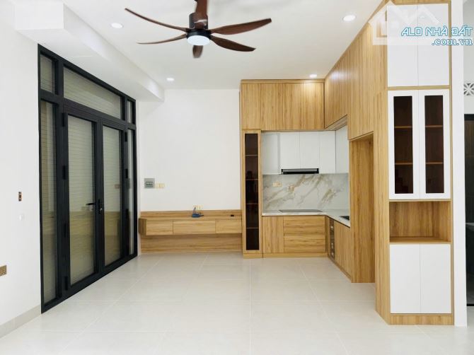 NHÀ PHỐ MỚI XÂY ĐẸP LUNG LINH - NGANG GẦN 10M - NHÀ ĐẸP 3 TẦNG FULL NỘI THẤT - Giá: 7.9Tỷ - 1