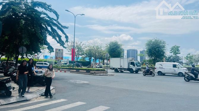 Bán nhà mặt tiền Q1 dưới 75 tỷ,  THI SÁCH 7 tầng 73m2 nở hậu 6.8m, SHR hoàn công. TL - 1