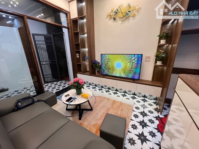 Hiếm - Bán nhà đẹp mới xây 5 tầng x 30m2, full nội thất, gần phố lớn - 1