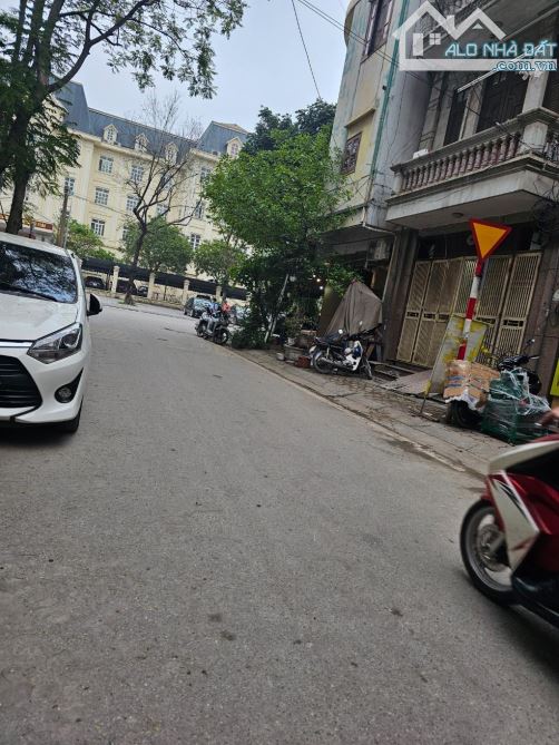 Bán nhà 71m2 mặt phố kinh doanh ô tô tránh đỗ View Hồ phố Hoàng Liệt - 1