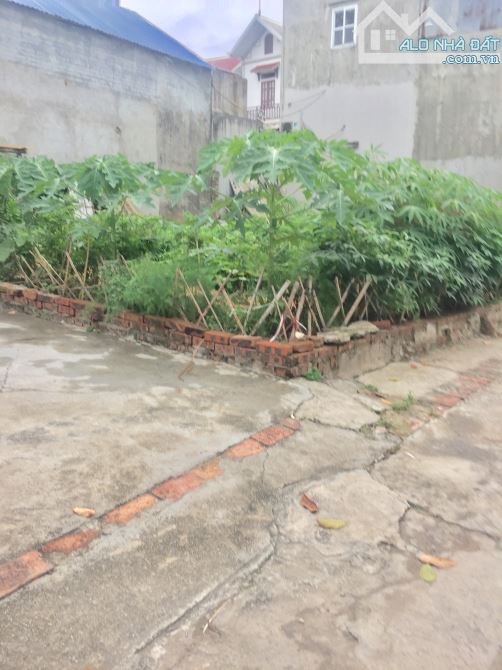 - Bán đất xã Phú nghĩa 43 m2, Mt 5 m, Gần đường Quốc Lộ 6A , Giá chỉ 2.249 tr - 1