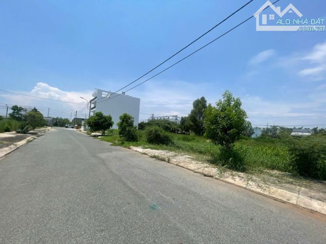 Bán lô đất đường nhựa xe hơi , shr full thổ trong KDC Hải Sơn ,5x20=100m2 giá 1 tỷ 200tr - 1
