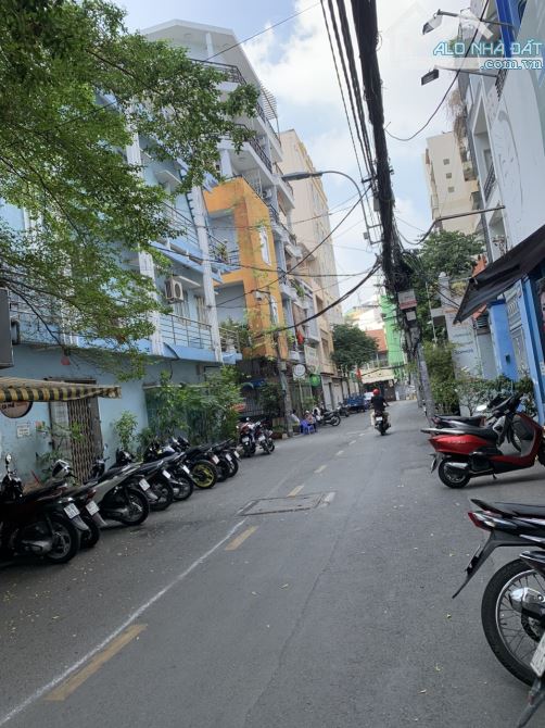Rất hiếm. Hai MT hẻm kinh doanh 12m đường Cách Mạng Tháng 8. Q3. DT: 7*20m. Hầm +5T. 34tỷ - 1