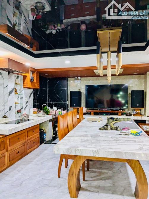 Bán nhà Huỳnh Văn Nghệ, Gò Vấp, 5 phòng ngủ, ngang 4,5m, hẻm ô tô, giá  9 tỷ + - 1