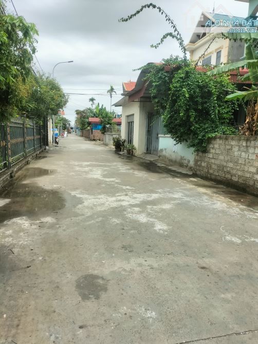 Bán 90,6m2 đất mặt đường thôn phường Hoàng Lâm - 1