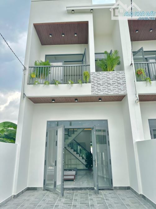 Chỉ 600tr Nhận Ngay Nhà 1 Trệt 1 Lầu Sân Xe Hơi Sổ Riêng Thổ Cư, Gần Trạm Thu Phí Bửu Long - 1
